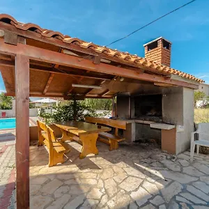 apartments-mlado.hotelinzadar.com/